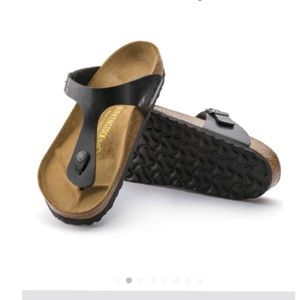 Birkenstock’s Gizeh style black